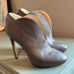 Nine West Gray Leather Heels